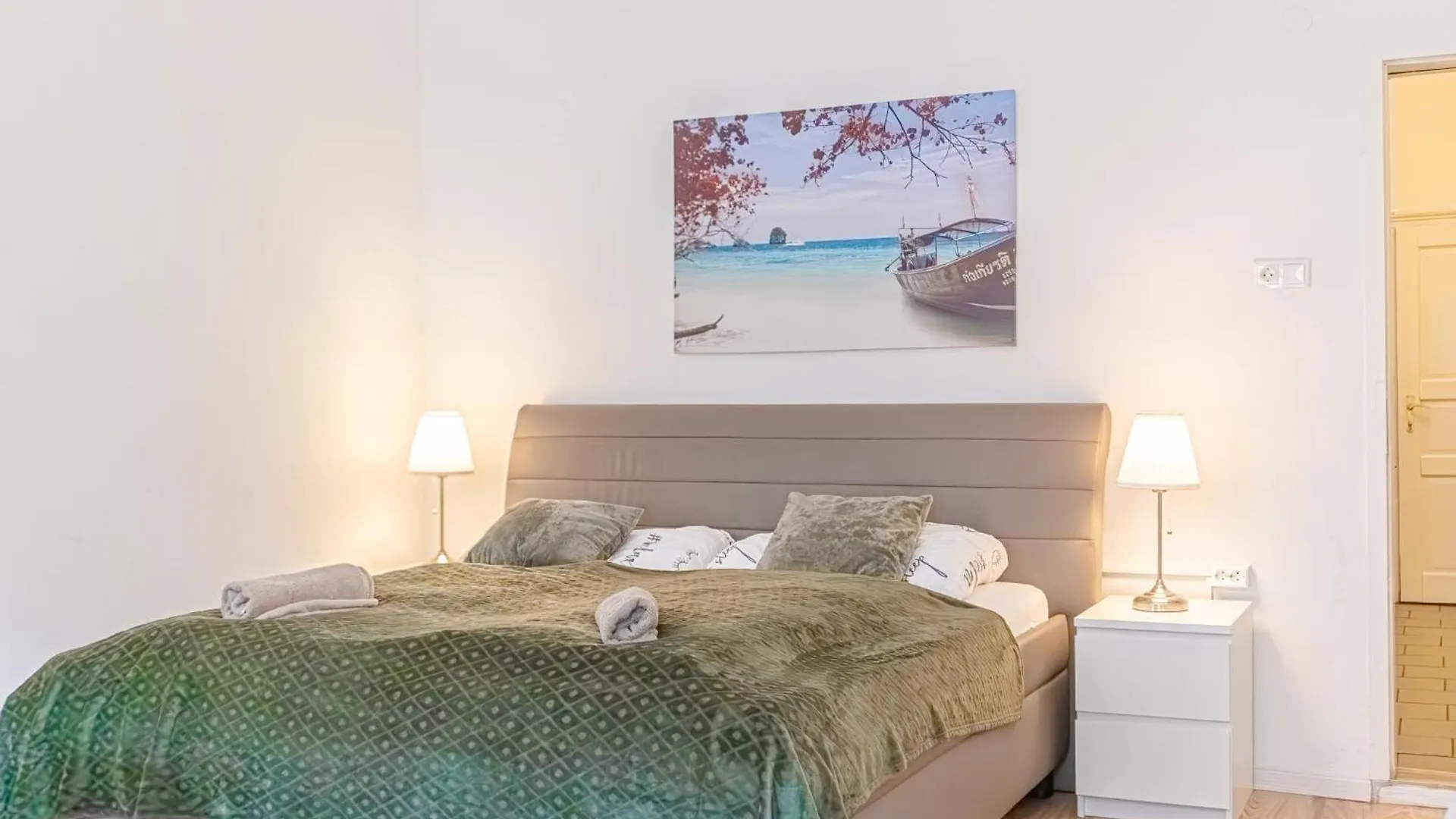 Апартаменты Charming 2Br Apt With Central Location In Вена