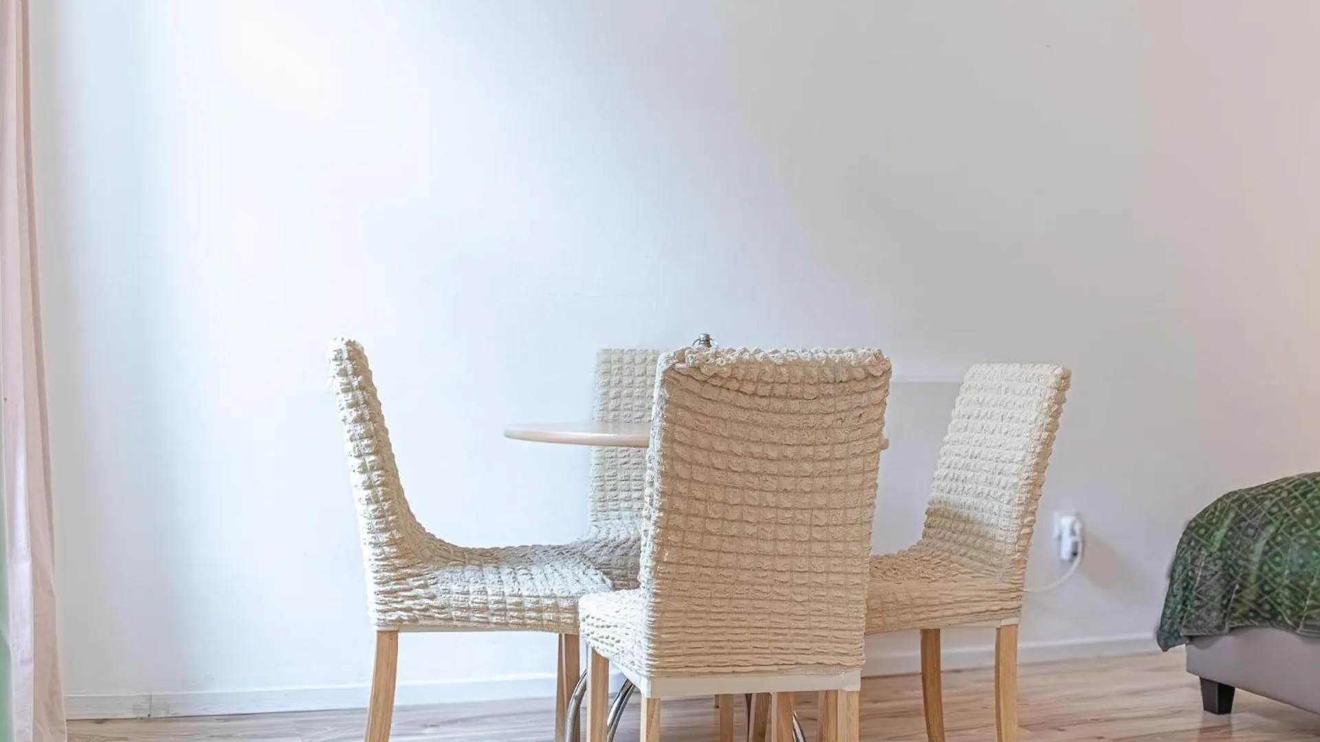 Апартаменты Charming 2Br Apt With Central Location In Вена Австрия